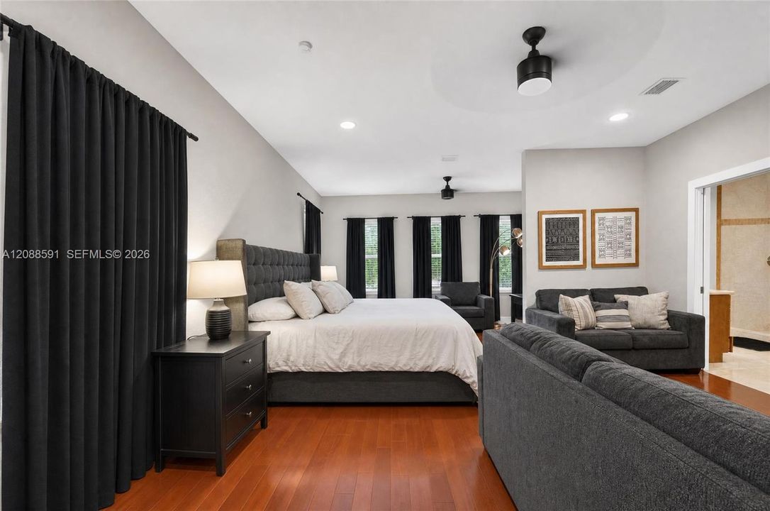 En Venta: $1,350,000 (4 camas, 2 baños, 2896 Pies cuadrados)