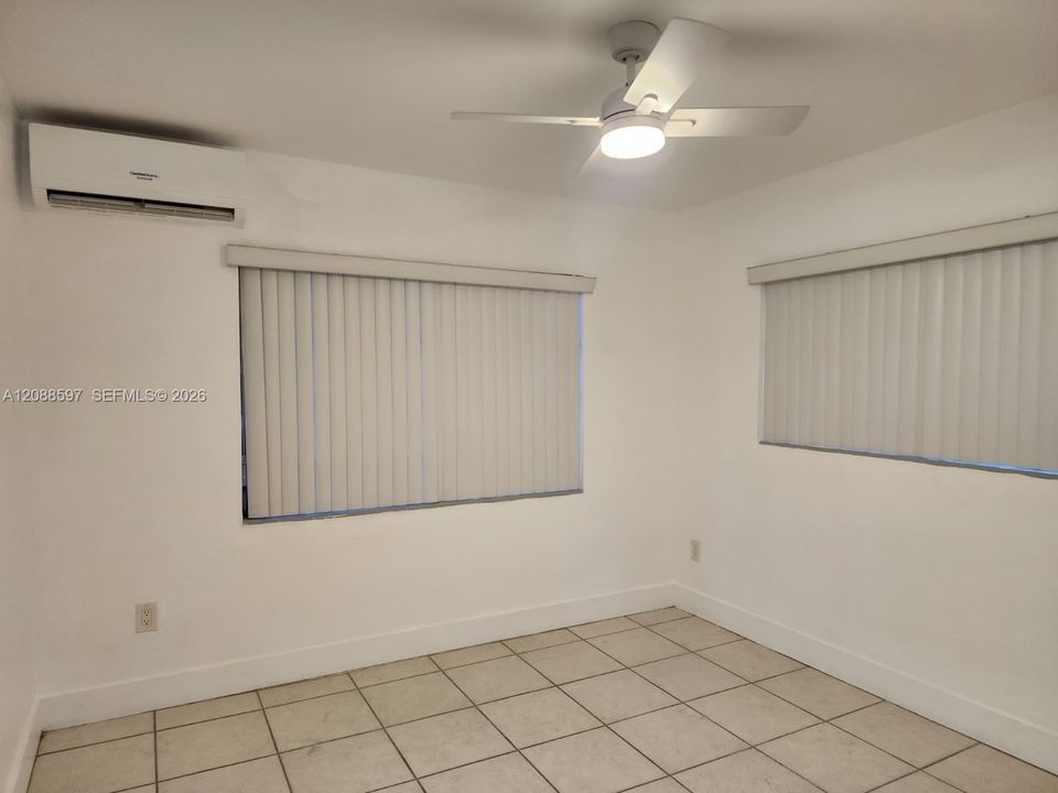 For Rent: $1,650 (1 beds, 1 baths, 3240 Square Feet)