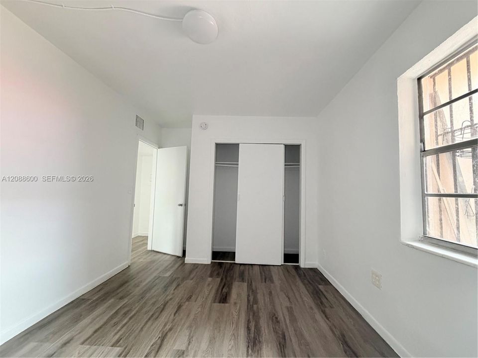 En Renta: $1,800 (2 camas, 1 baños, 4390 Pies cuadrados)