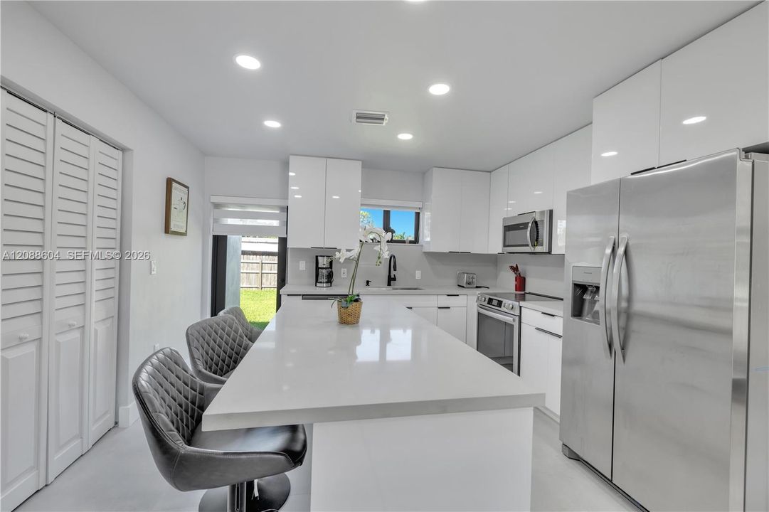 En Renta: $4,495 (3 camas, 2 baños, 1165 Pies cuadrados)