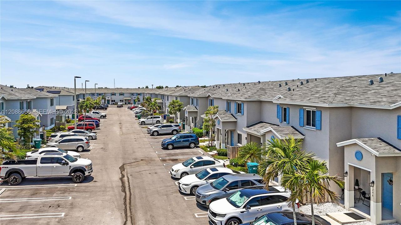 For Rent: $2,500 (3 beds, 3 baths, 1440 Square Feet)
