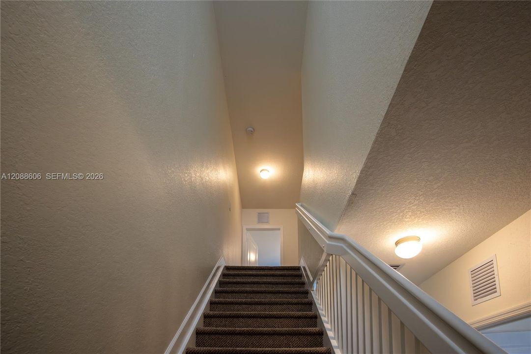 For Rent: $2,500 (3 beds, 3 baths, 1440 Square Feet)