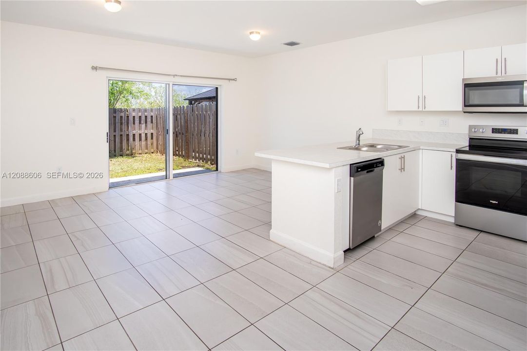 For Rent: $2,500 (3 beds, 3 baths, 1440 Square Feet)