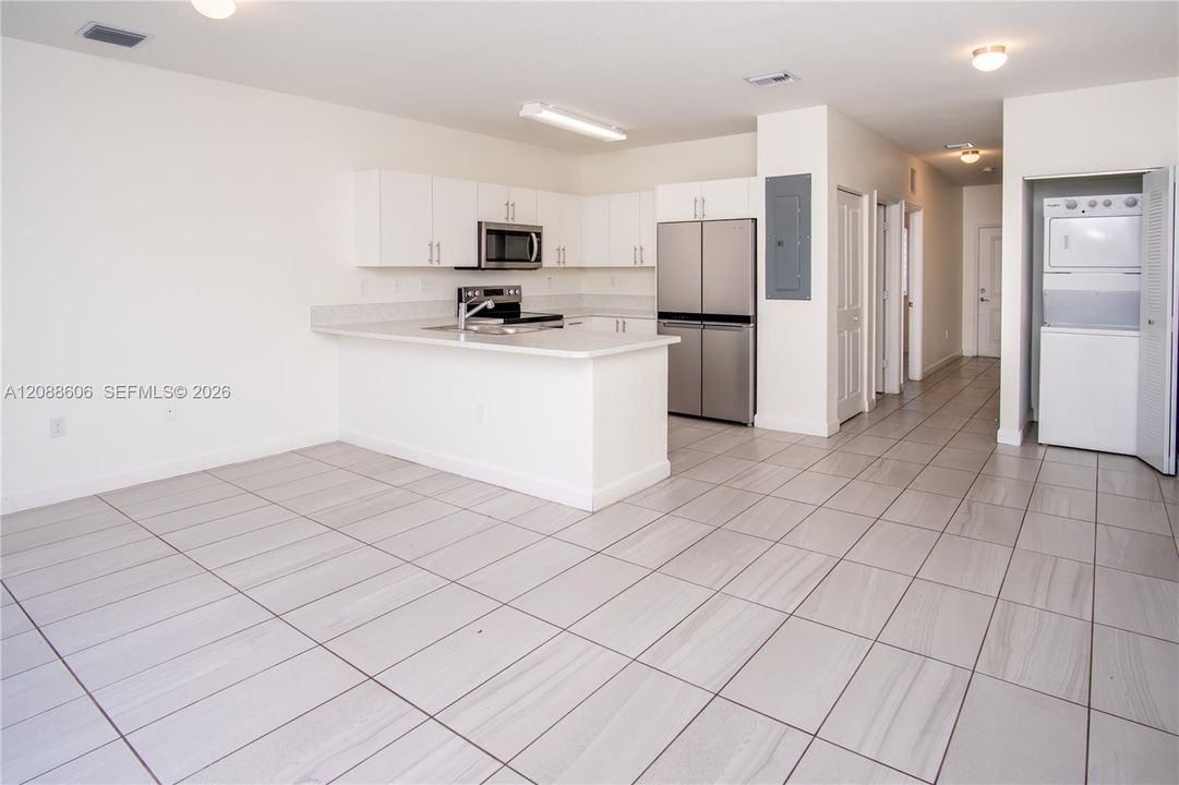 For Rent: $2,500 (3 beds, 3 baths, 1440 Square Feet)