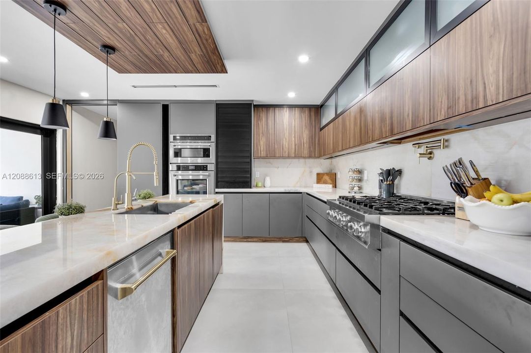 На продажу: $999,000 (4 спален, 2 ванн, 2891 Квадратных фут)