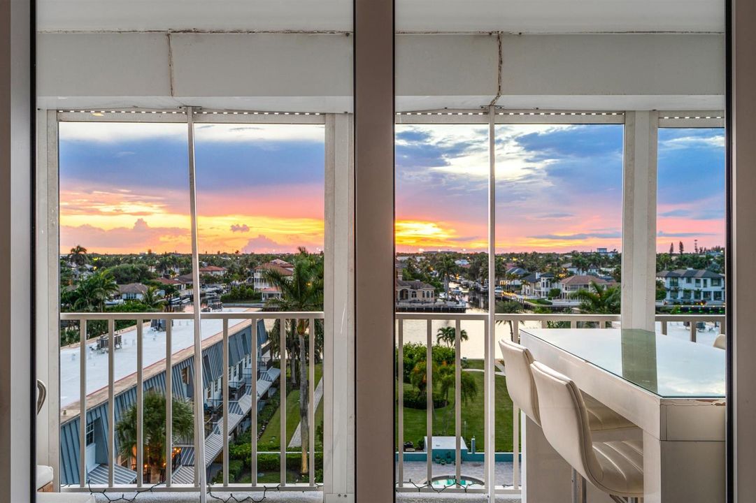 BALCONY_VIEW_SUNSET_DT
