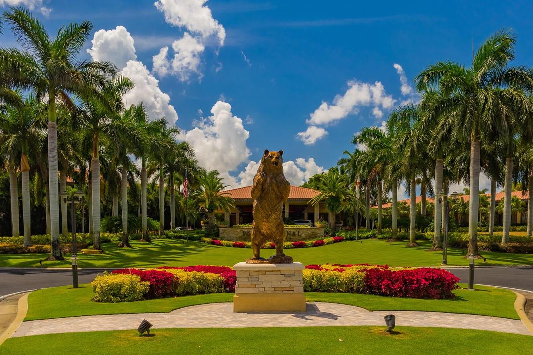 PGA National_10_resort-bear-statue