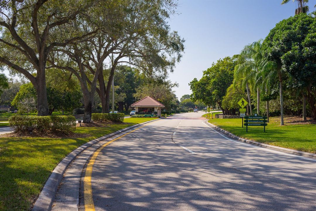 PGA National_2_Entrance