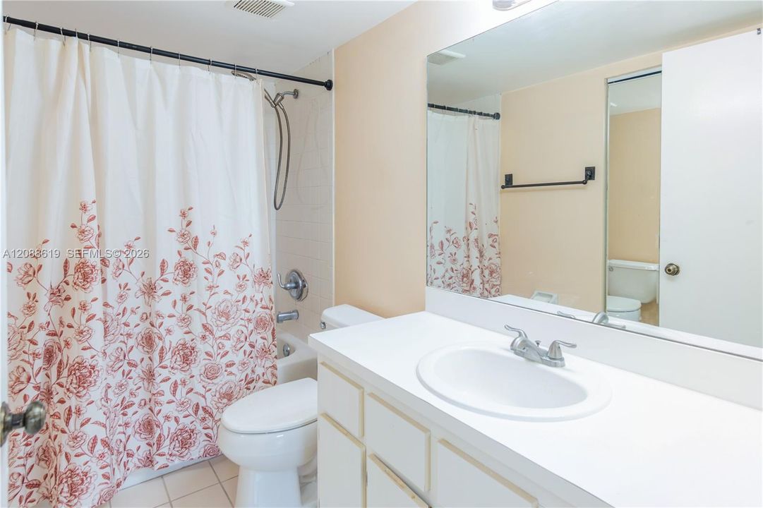 For Rent: $2,200 (2 beds, 2 baths, 770 Square Feet)