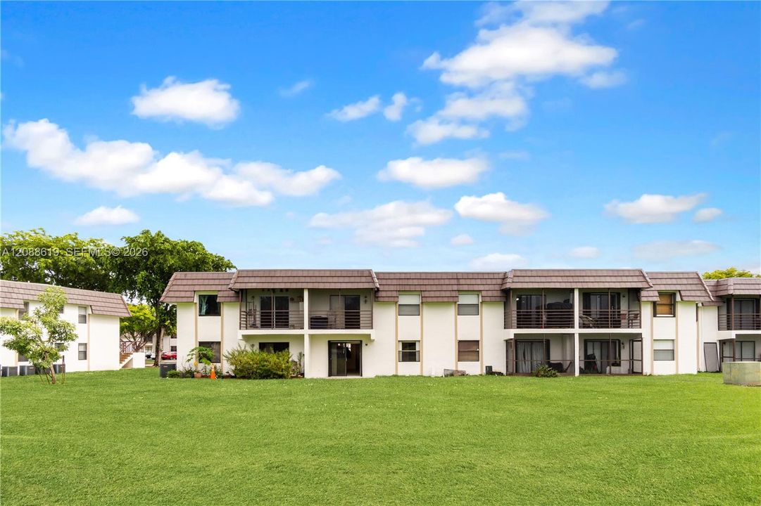 For Rent: $2,200 (2 beds, 2 baths, 770 Square Feet)