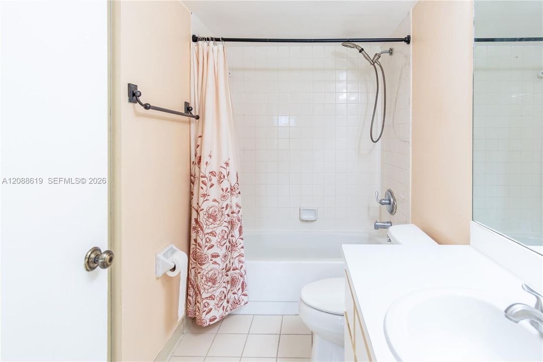 For Rent: $2,200 (2 beds, 2 baths, 770 Square Feet)