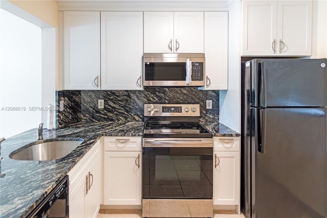 For Rent: $2,200 (2 beds, 2 baths, 770 Square Feet)