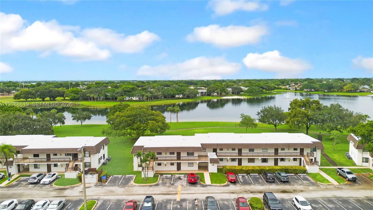 For Rent: $2,200 (2 beds, 2 baths, 770 Square Feet)