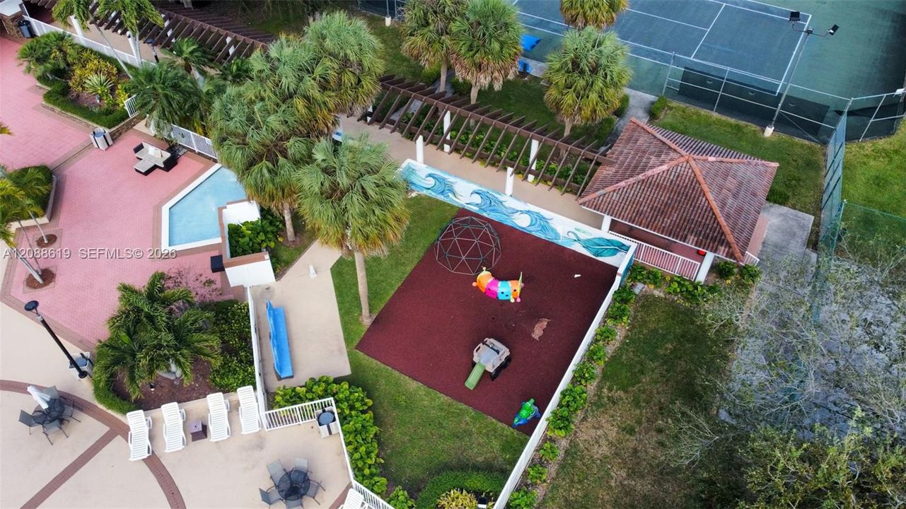 For Rent: $2,200 (2 beds, 2 baths, 770 Square Feet)