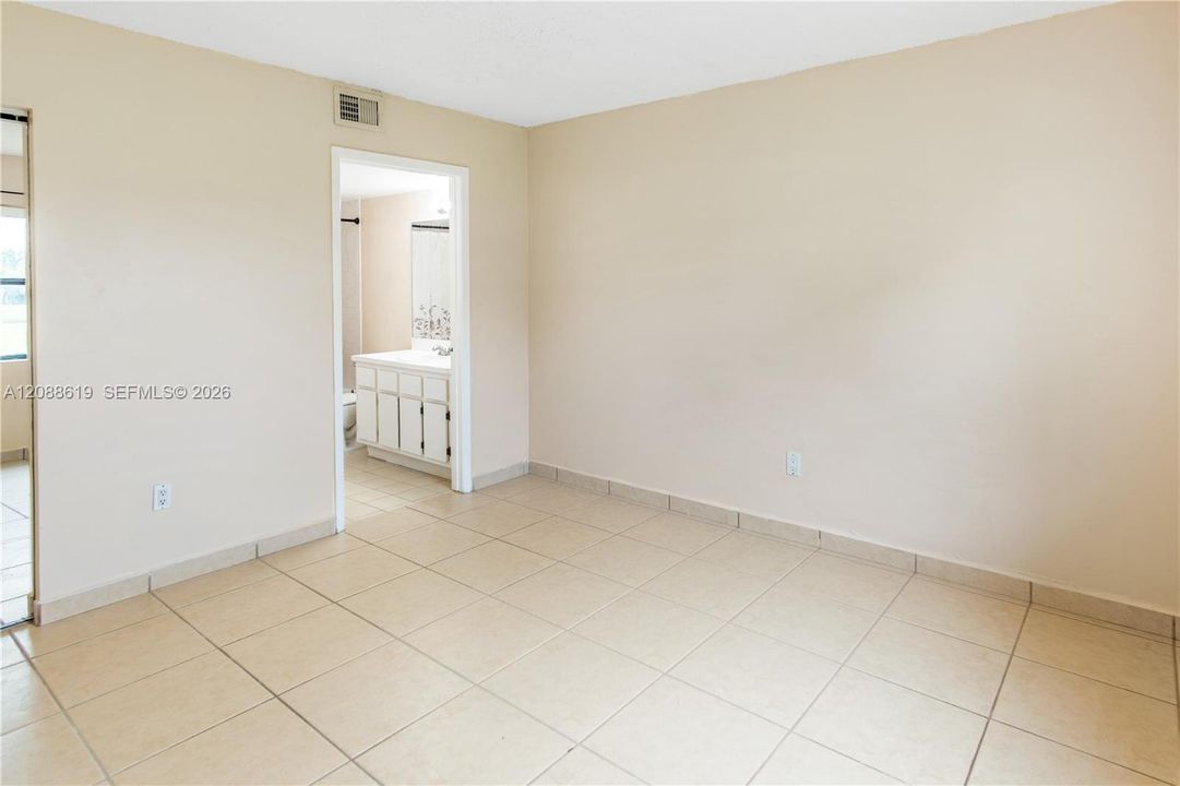 For Rent: $2,200 (2 beds, 2 baths, 770 Square Feet)