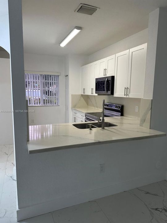 For Rent: $2,500 (2 beds, 2 baths, 1214 Square Feet)