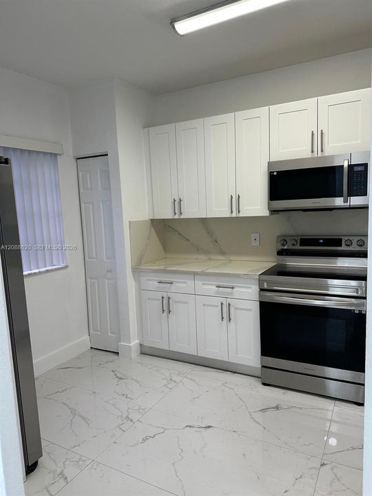 For Rent: $2,500 (2 beds, 2 baths, 1214 Square Feet)