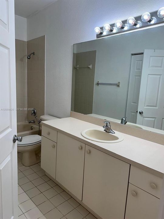 For Rent: $2,500 (2 beds, 2 baths, 1214 Square Feet)