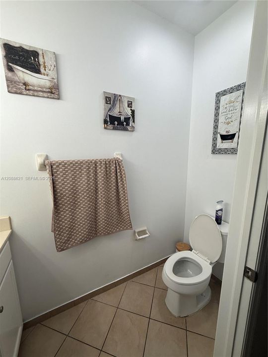 На продажу: $699,995 (4 спален, 2 ванн, 2573 Квадратных фут)