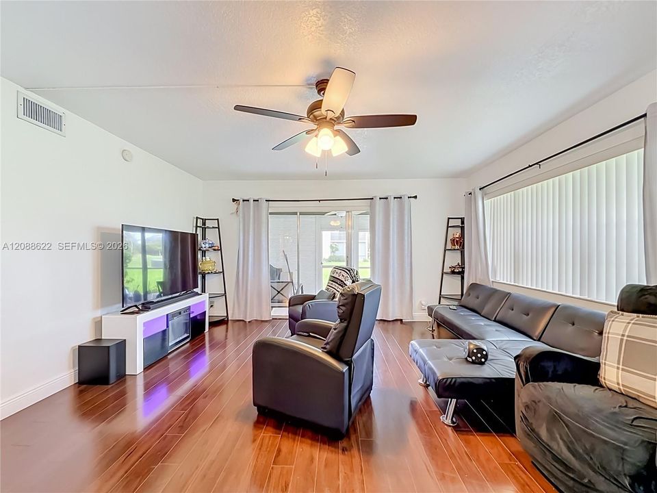 En Venta: $319,900 (3 camas, 2 baños, 1789 Pies cuadrados)