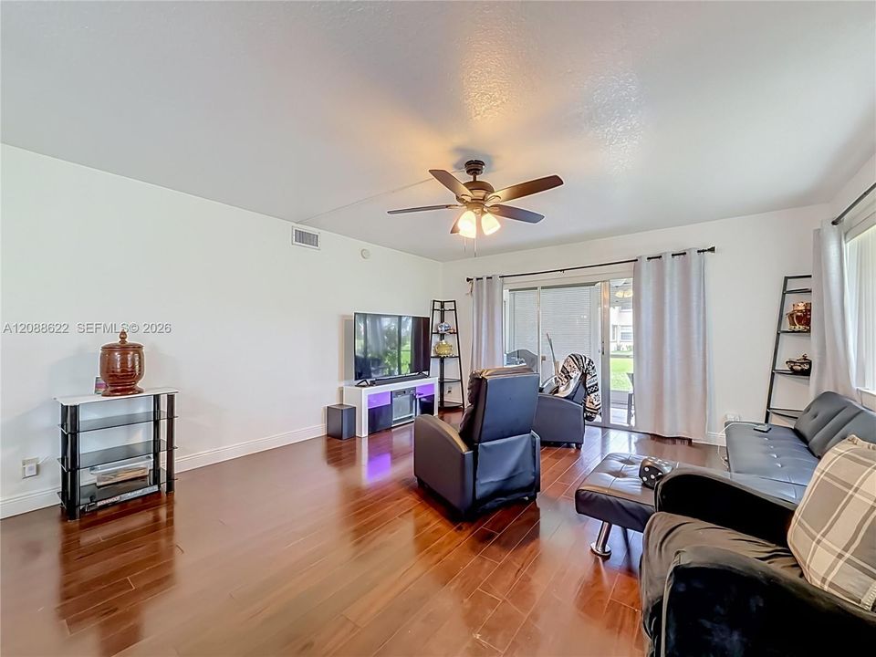 En Venta: $319,900 (3 camas, 2 baños, 1789 Pies cuadrados)