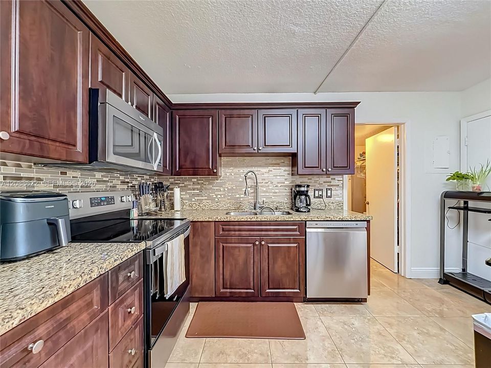 En Venta: $319,900 (3 camas, 2 baños, 1789 Pies cuadrados)