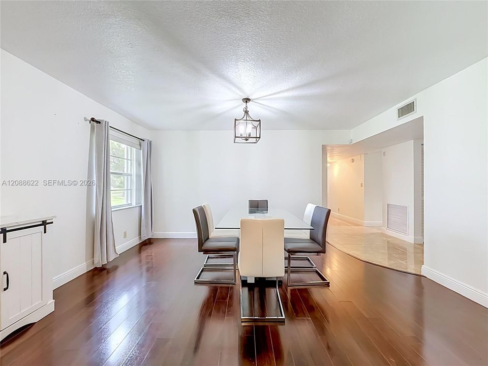 En Venta: $319,900 (3 camas, 2 baños, 1789 Pies cuadrados)