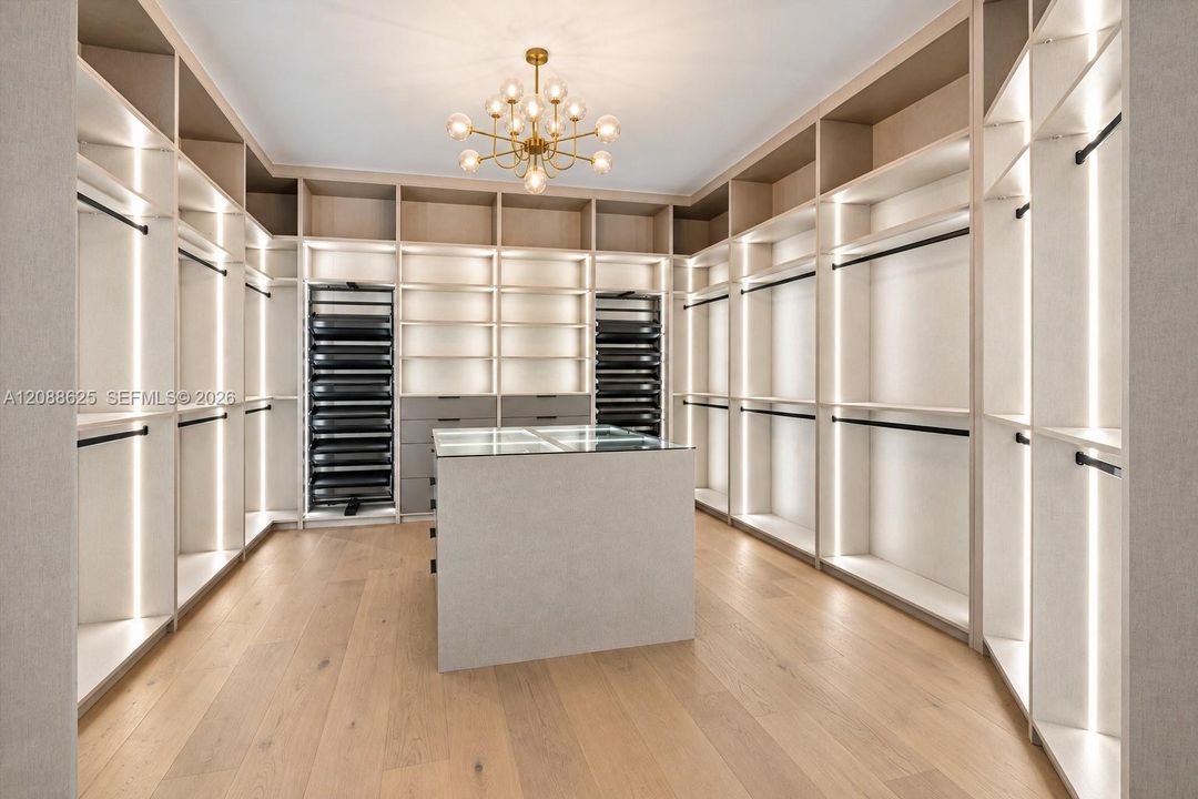 For Sale: $5,295,000 (6 beds, 6 baths, 6497 Square Feet)