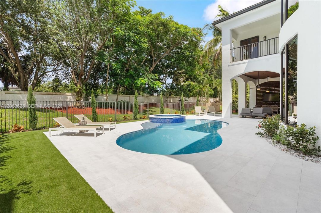 For Sale: $5,295,000 (6 beds, 6 baths, 6497 Square Feet)