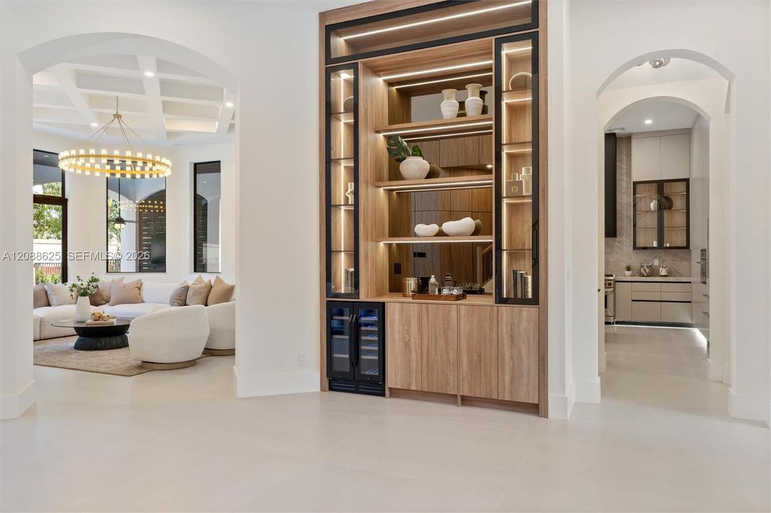For Sale: $5,295,000 (6 beds, 6 baths, 6497 Square Feet)