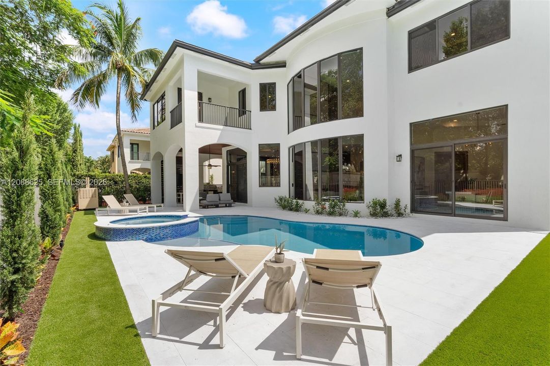 For Sale: $5,295,000 (6 beds, 6 baths, 6497 Square Feet)