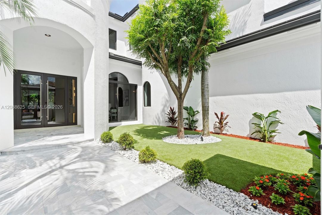 For Sale: $5,295,000 (6 beds, 6 baths, 6497 Square Feet)