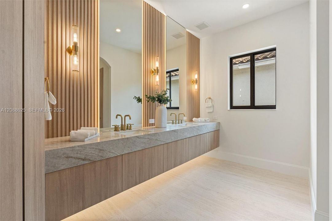 For Sale: $5,295,000 (6 beds, 6 baths, 6497 Square Feet)