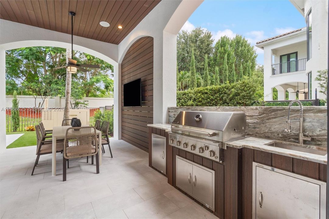 For Sale: $5,295,000 (6 beds, 6 baths, 6497 Square Feet)