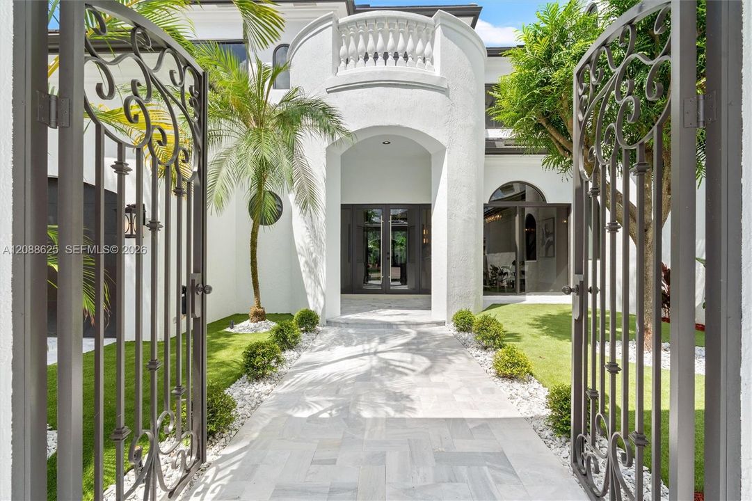 For Sale: $5,295,000 (6 beds, 6 baths, 6497 Square Feet)