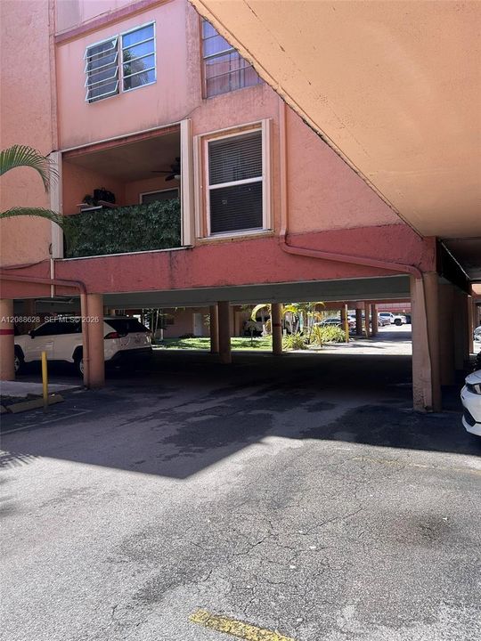 For Rent: $2,000 (2 beds, 1 baths, 998 Square Feet)