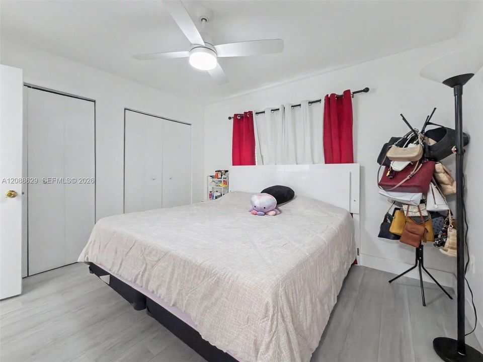For Sale: $285,000 (2 beds, 2 baths, 900 Square Feet)