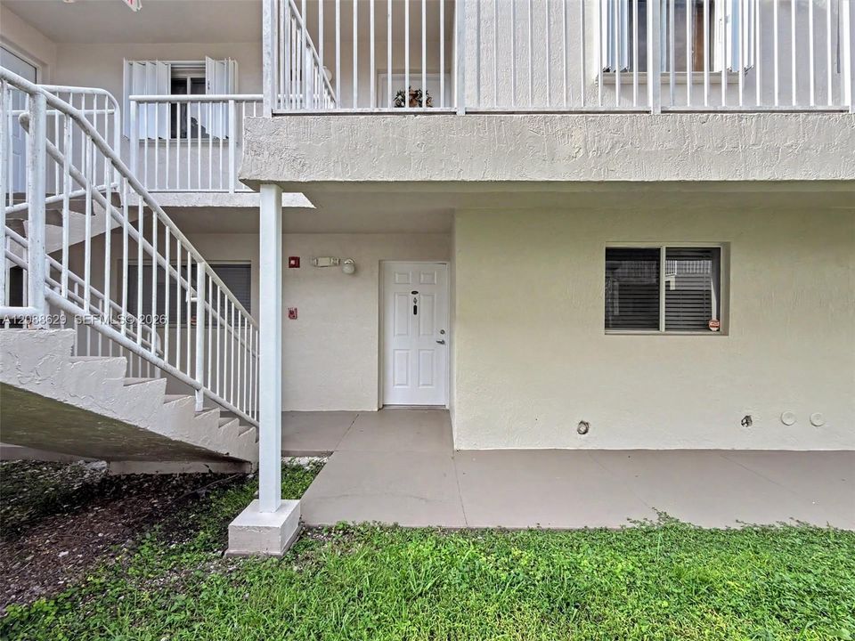 For Sale: $285,000 (2 beds, 2 baths, 900 Square Feet)