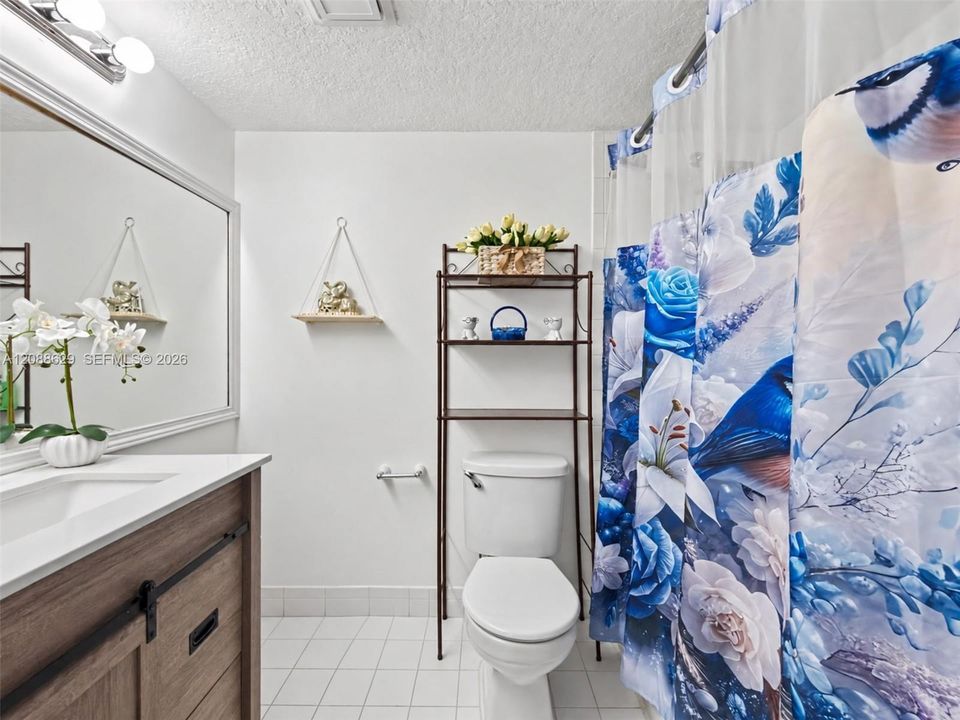 For Sale: $285,000 (2 beds, 2 baths, 900 Square Feet)