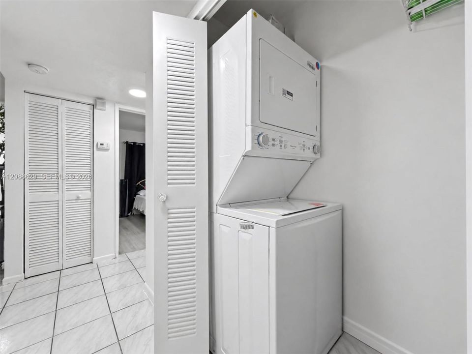 For Sale: $285,000 (2 beds, 2 baths, 900 Square Feet)