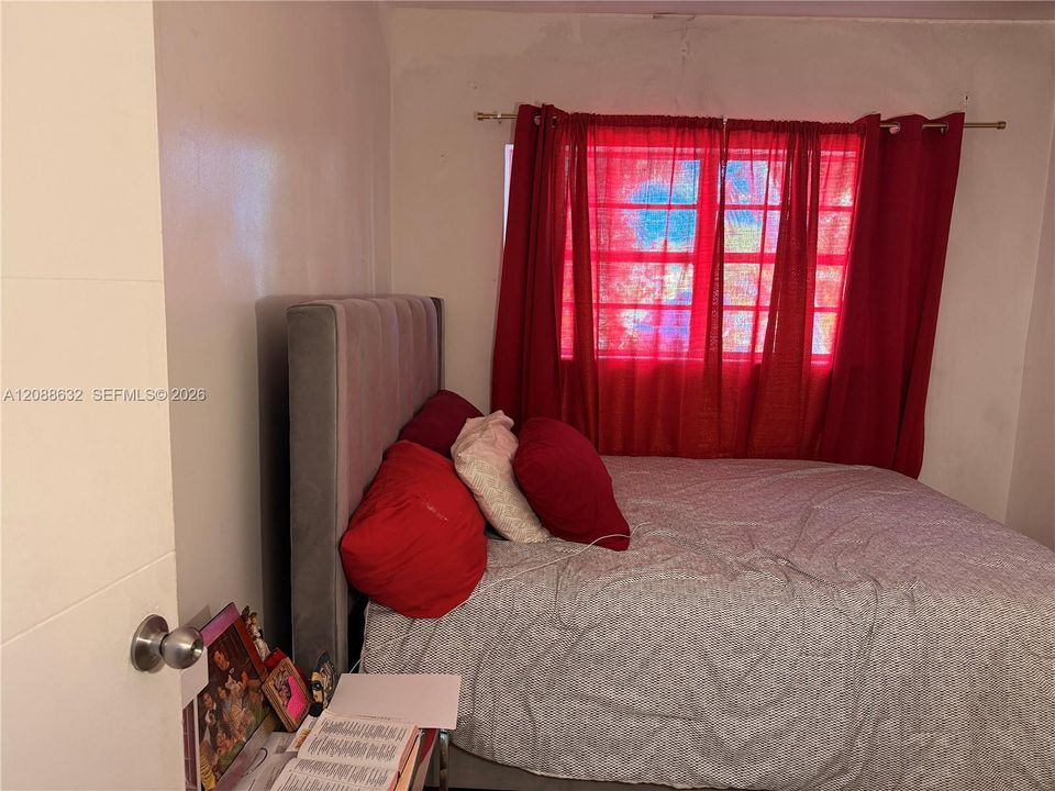 For Rent: $3,400 (3 beds, 2 baths, 1995 Square Feet)