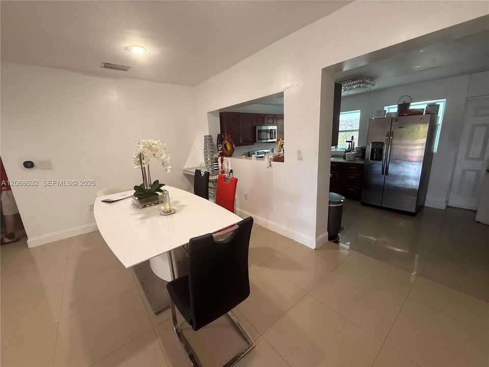For Rent: $3,400 (3 beds, 2 baths, 1995 Square Feet)