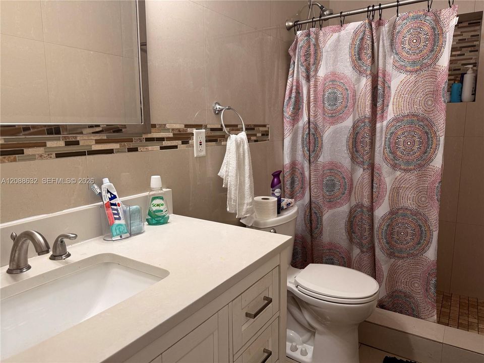 For Rent: $3,400 (3 beds, 2 baths, 1995 Square Feet)