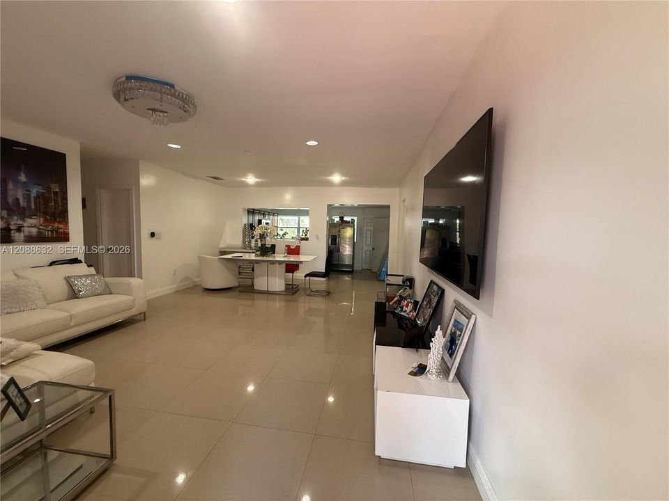 For Rent: $3,400 (3 beds, 2 baths, 1995 Square Feet)
