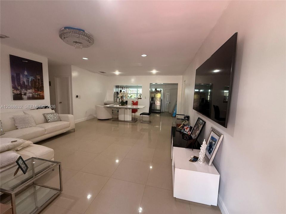 For Rent: $3,400 (3 beds, 2 baths, 1995 Square Feet)