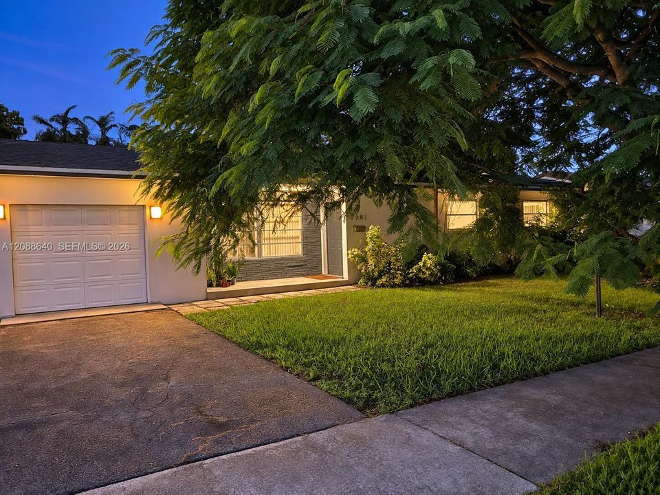 En Venta: $999,999 (4 camas, 4 baños, 2229 Pies cuadrados)