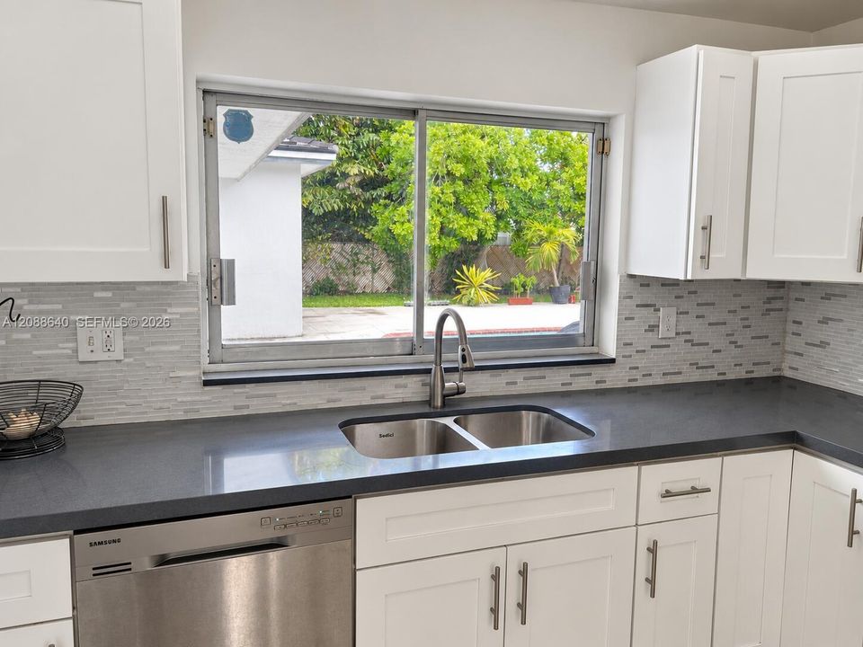 En Venta: $999,999 (4 camas, 4 baños, 2229 Pies cuadrados)