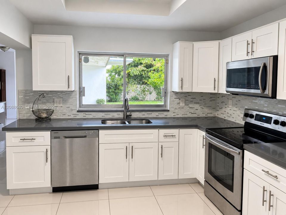 En Venta: $999,999 (4 camas, 4 baños, 2229 Pies cuadrados)