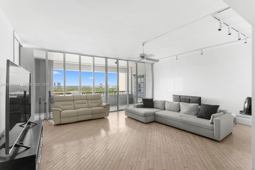 For Sale: $1,199,000 (2 beds, 2 baths, 1642 Square Feet)