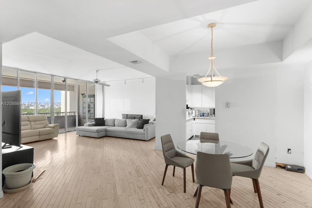 For Sale: $1,199,000 (2 beds, 2 baths, 1642 Square Feet)